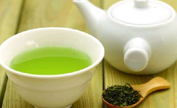 Cup of green tea as an acne treatment