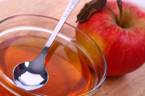 apple cider vinegar, a natural remedy for sweaty palms