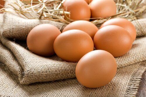 Eggs are on the list of foods that prevent macular degeneration