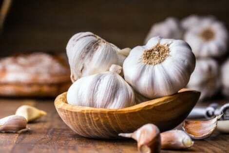 Garlic in a basket.