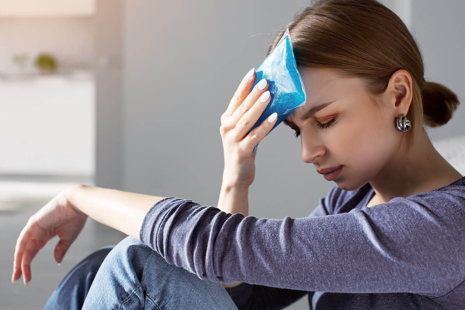 How to treat headaches: a cold compress.