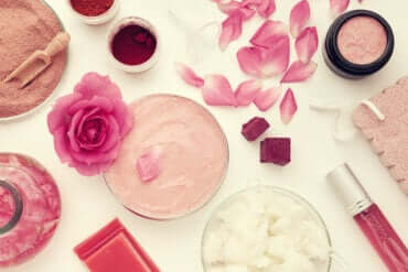 5 Rose Water Recipes for Beautifying Your Face