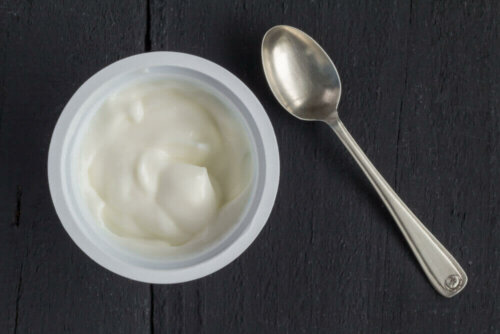 A bowl of yogurt.