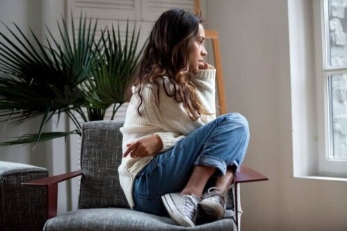 A woman worried on a chair.