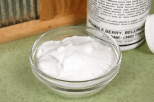 Borax can efficiently remove limescale from the toilet.