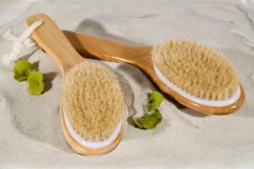brush-hair-regularly