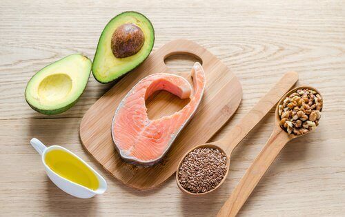 Healthy fats for a cleansing diet: avocado, nuts, and olive oil.