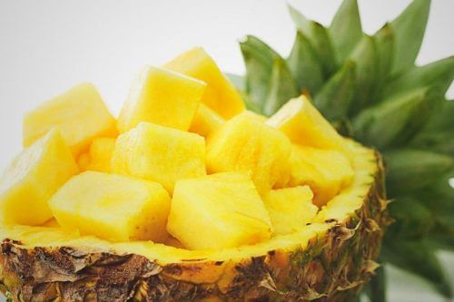 Pineapple sliced in core
