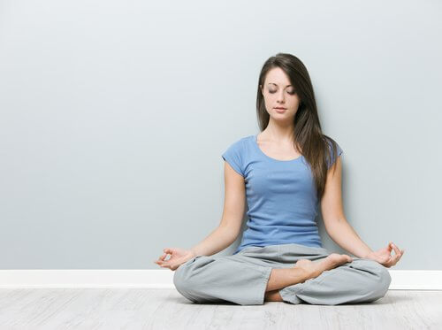 woman doing yoga to reduce neck pain