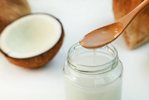 Coconut oil and baking powder toothpaste