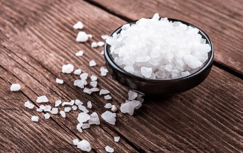 chunky sea salt to remove tongue whiteness