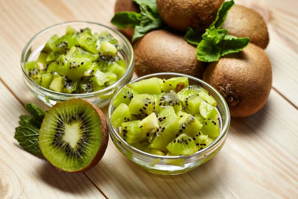 Orange and kiwi detox drink
