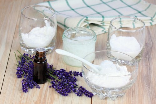 Clay, coconut oil and baking soda deodorant