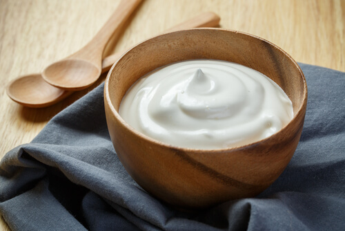 natural white yogurt to remove tongue whiteness