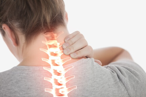 woman with neck pain who needs magnesium oil