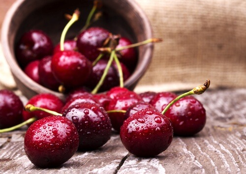 red cherries to reduce uric acid