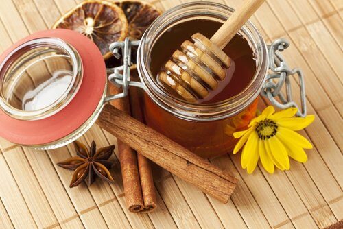 Cinnamon, honey, bicarbonate of soda and lemon