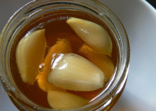 How can I make garlic honey at home?