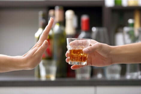 A person saying no to alcohol.
