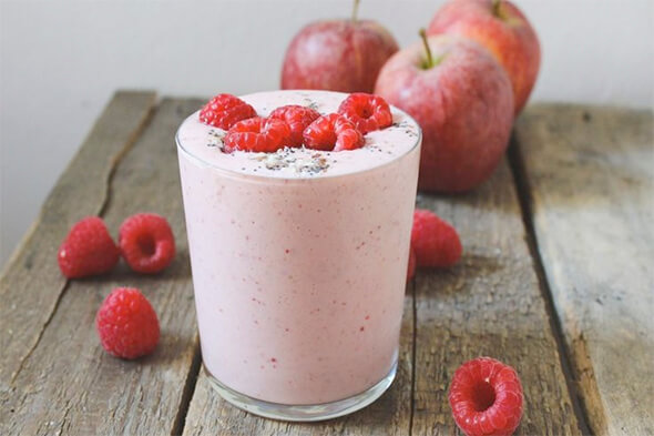 Raspberry apple smoothie