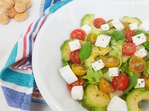 low-calorie salad with avocado, cheese, and tomatoes