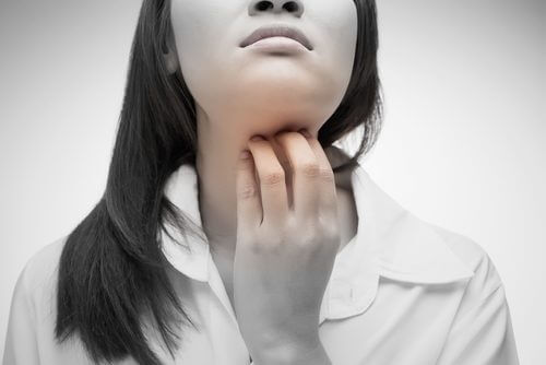 7 Natural Remedies for a Scratchy Throat