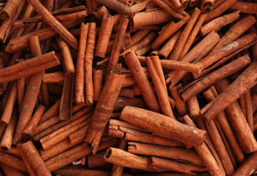 A bunch of cinnamon.