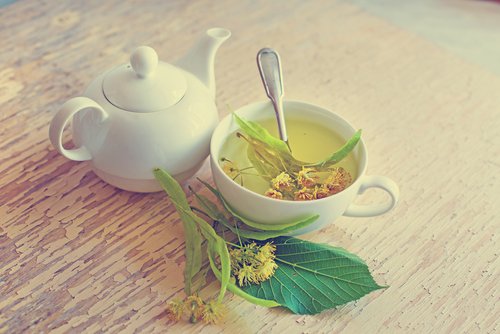 linden flower tea to reduce menopause hot flashes
