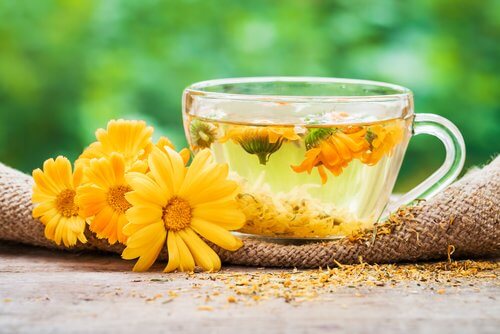 marigold tea to reduce menopause hot flashes