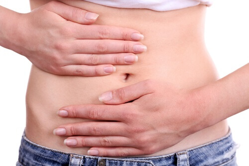 woman with pain in her abdomen
