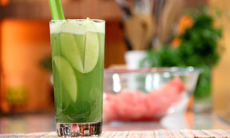 Aloe vera, cucumber and apple smoothie