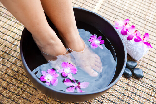 Treat calluses with leek and vinegar