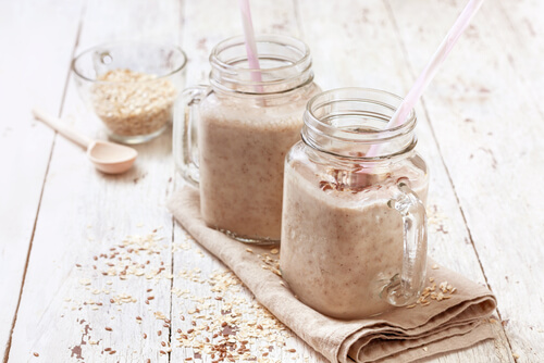 A couple of oak shakes which are great ways to lose weight with oatmeal.