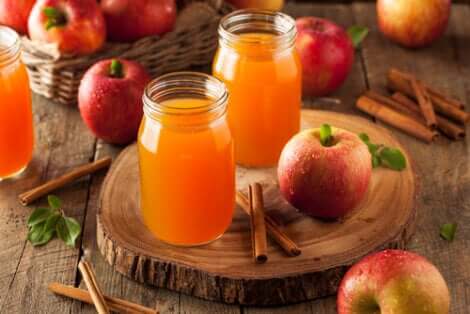 Apple juice with cinnamon.