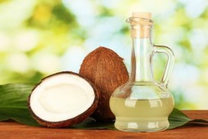 Why You Should Use Toothpaste with Coconut Oil