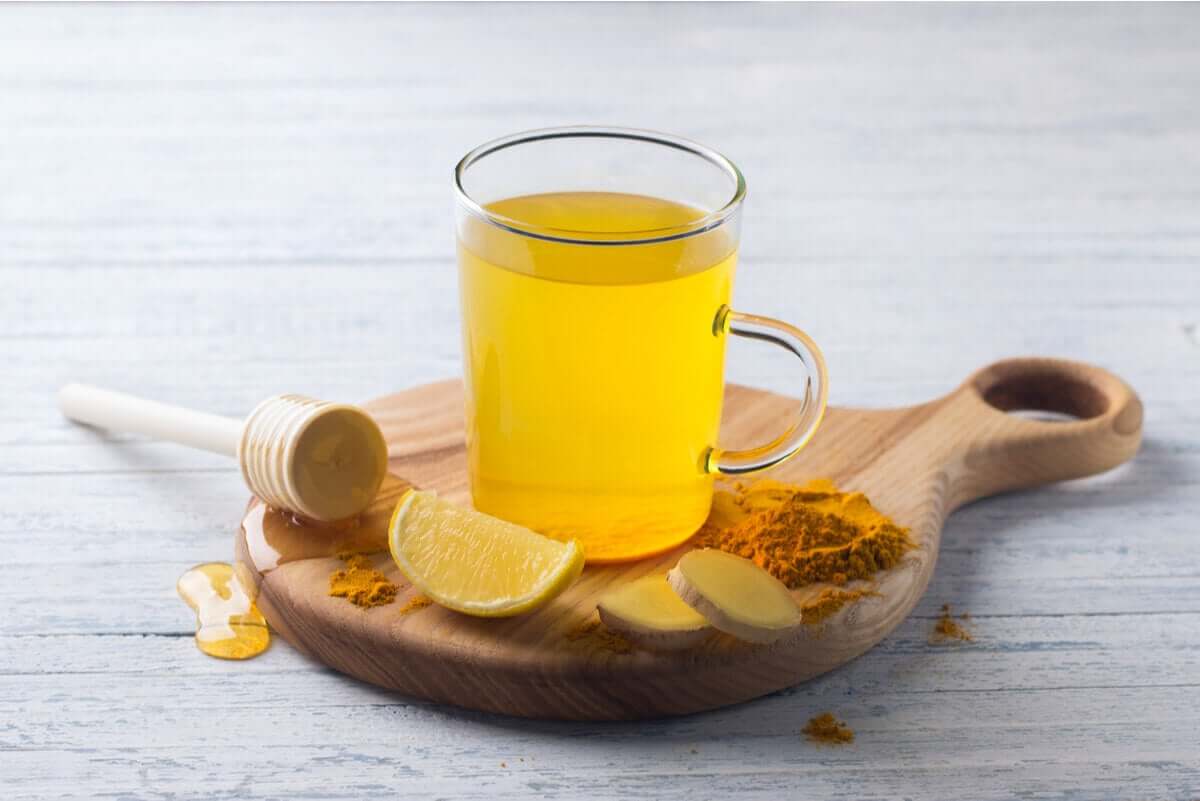 Curcuma tea with lemon and ginger.