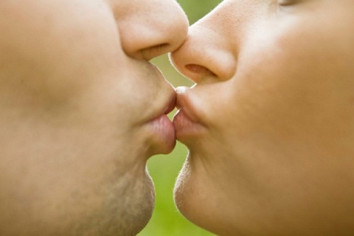 Couple kissing on the lips