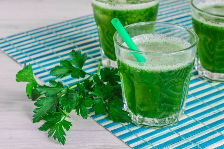 Parsley shake for complete disintoxication