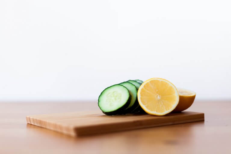 Cucumber lemon peel-off gelatin masks