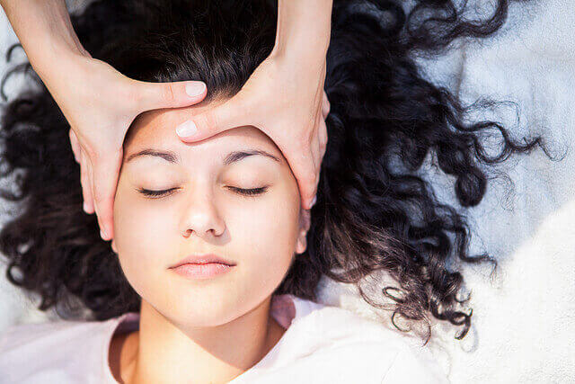 woman with round face shape
