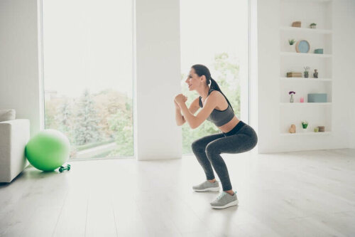 A woman doing squats.