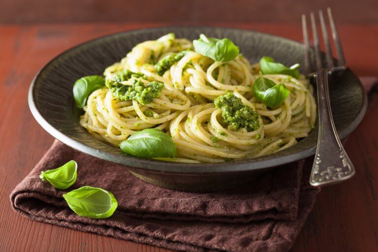 Wholewheat pasta with pesto and cherry tomatoes