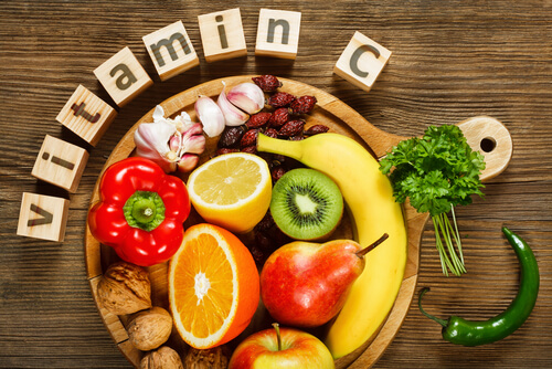 Vegetables rich in vitamin C can help increase hemoglobin levels.