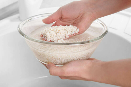 Washing rice is recommended in order to eat rice.