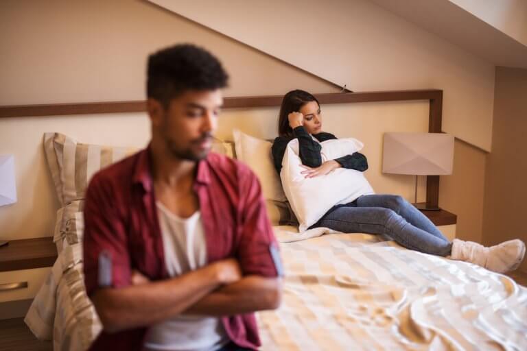 4 Signs Your Partner is Emotionally Cheating on You