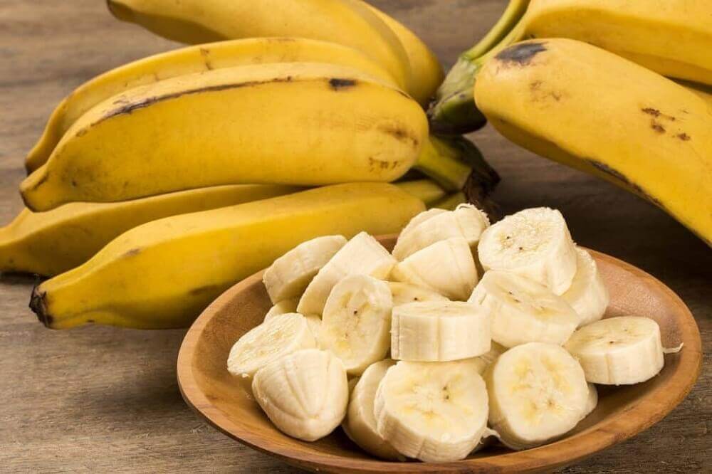 Treat acne scars with banana and honey