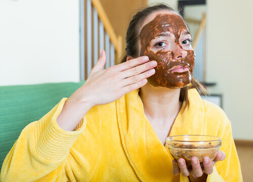 Brown face mask.