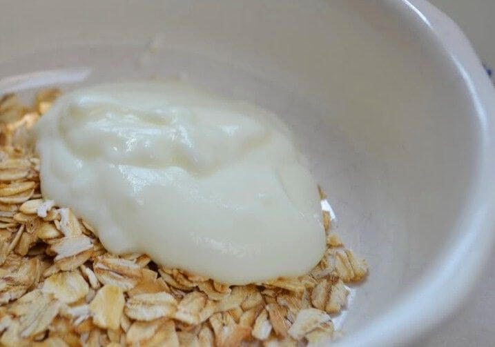 Oats and yogurt can treat severe constipation.