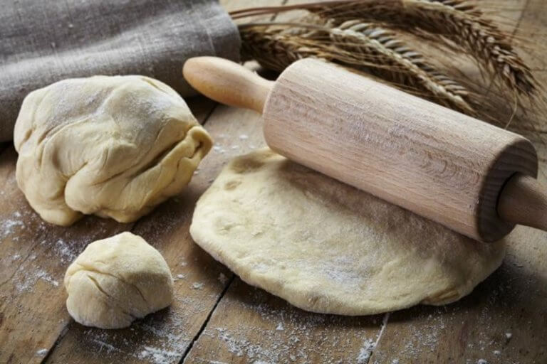 Pizza dough with gluten
