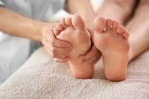 How to Relieve Heel Pain with Six Natural Remedies